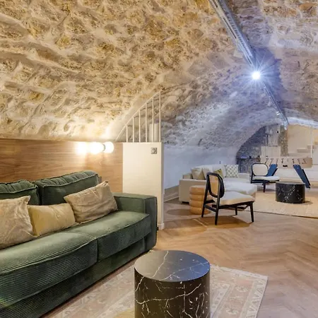 Splendid 10pax In The Center Of Lägenhet *